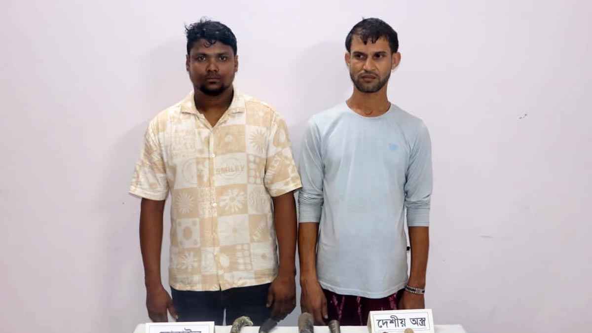 কুমিল্লার যৌথ বাহিনীর অভিযান, অস্ত্রসহ ২ জন আটক