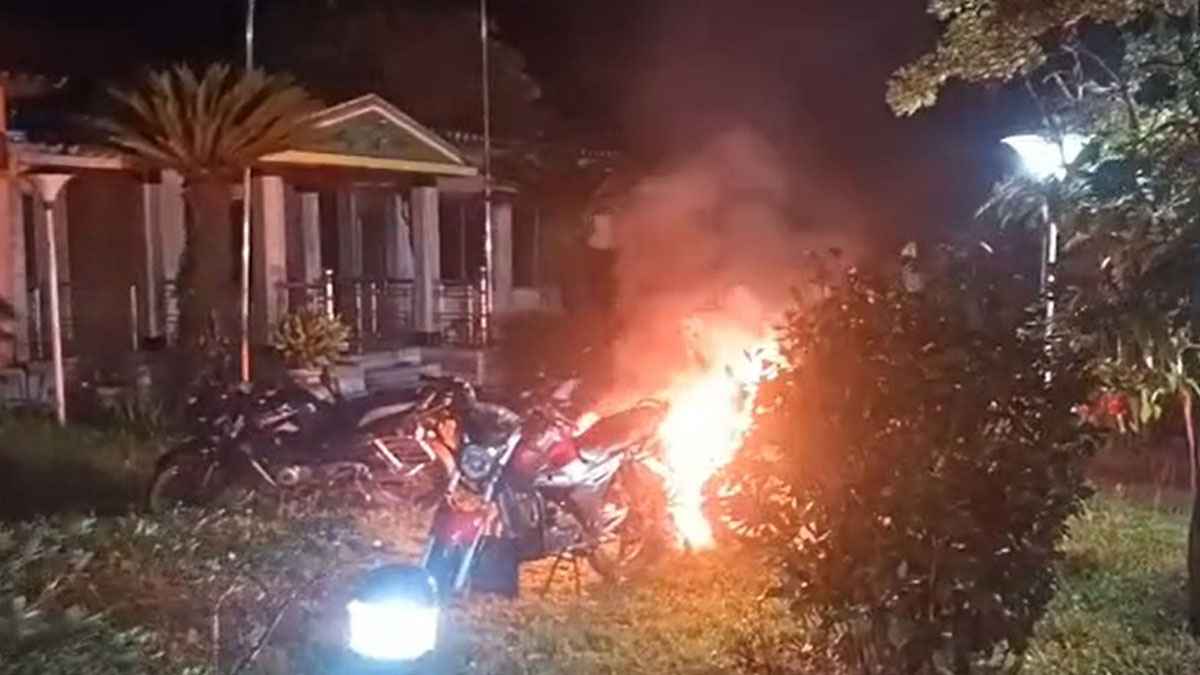 জি এম কাদেরের বাসভবনে হামলা: জাতীয় পার্টি-এনসিপির পাল্টাপাল্টি মামলা