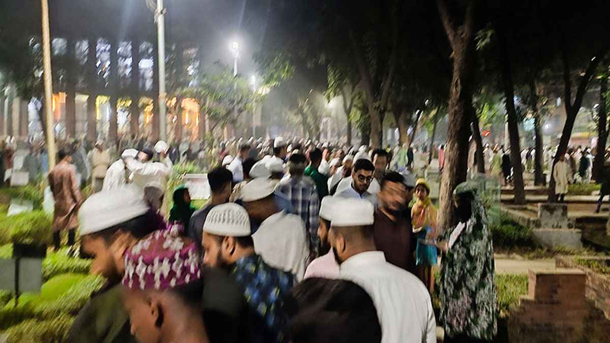 দাফনের পর কবরে দাঁড়িয়ে তালকিন করা সুন্নত নাকি বিদআত?