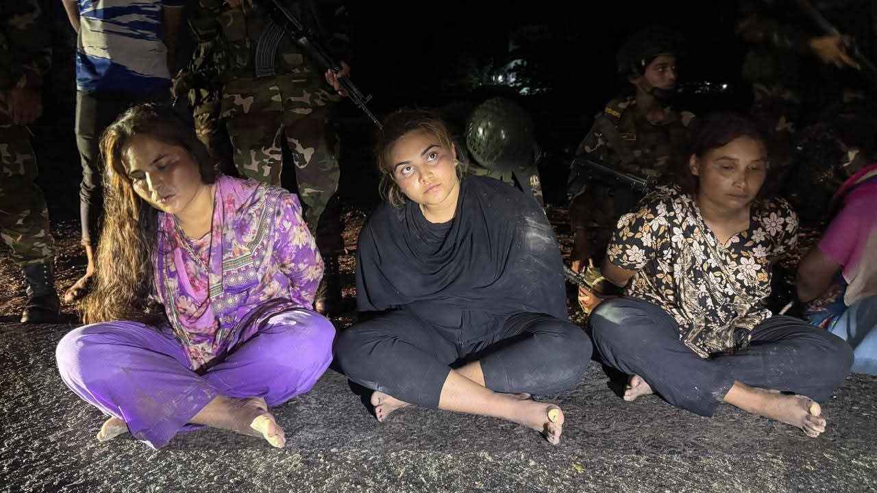 ফরিদপুরে অভিযানে মাদক সম্রাজ্ঞীসহ আটক ১৫