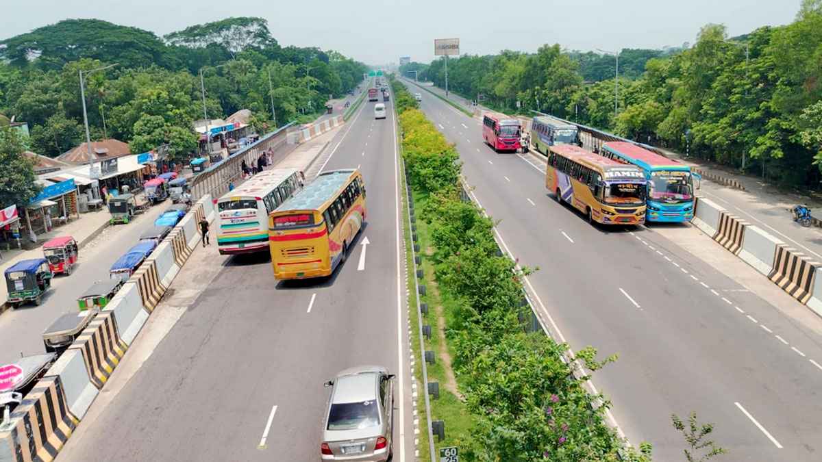 ঢাকা-ভাঙ্গা এক্সপ্রেসওয়েতে গাড়ির চাপ, বাড়ছে দুর্ঘটনা