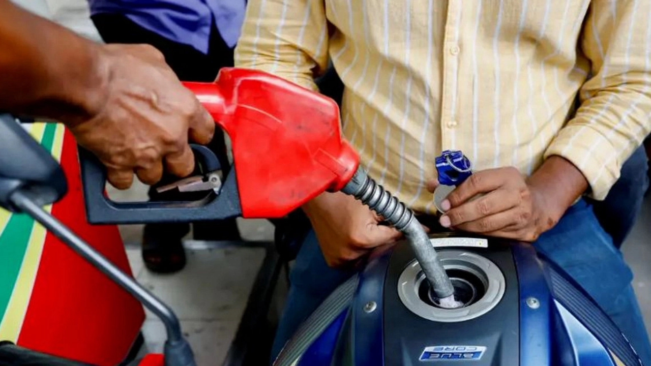 অকটেন নাকি পেট্রোল— মোটরসাইকেলের জন্য কোন জ্বালানি ভালো?