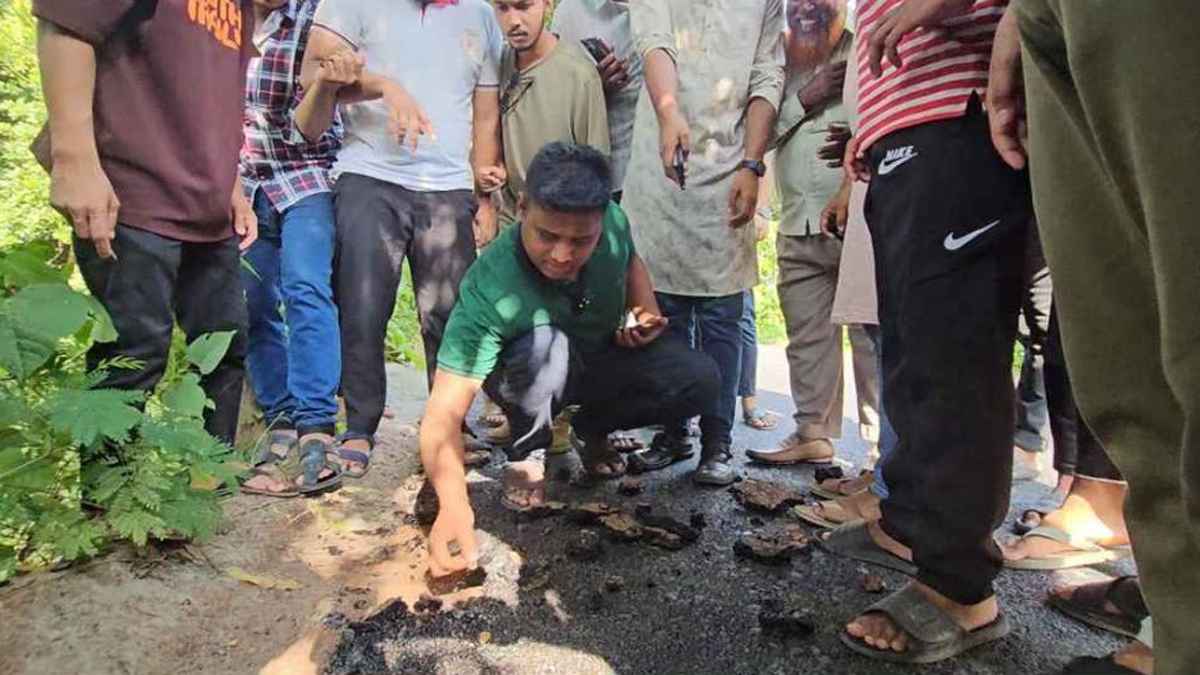 হাত দিতেই উঠে এলো কার্পেটিং, কাজ বন্ধ করে দিলেন হাসনাত আব্দুল্লাহ