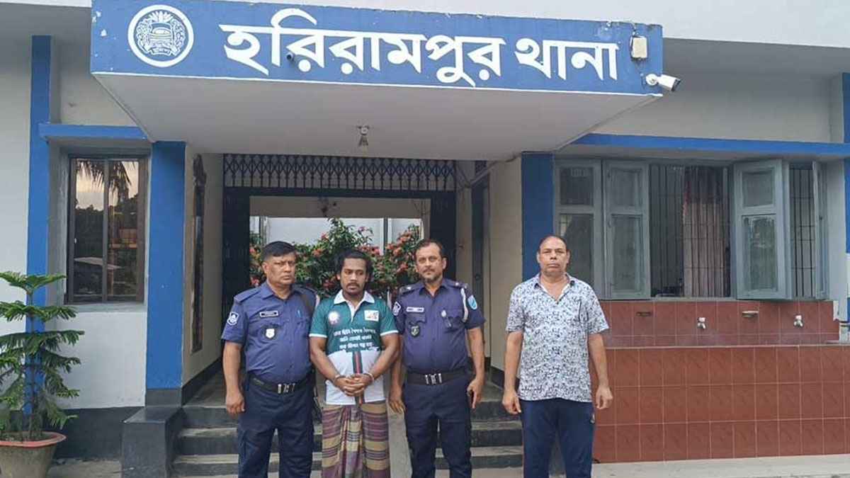 বিএনপি নেত্রীর বাড়িতে হামলার মামলায় ছাত্রলীগ নেতা গ্রেফতার