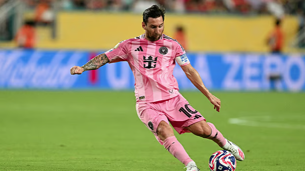 ফিফা ক্লাব বিশ্বকাপ রাতে মাঠে নামছে মেসির মিয়ামি