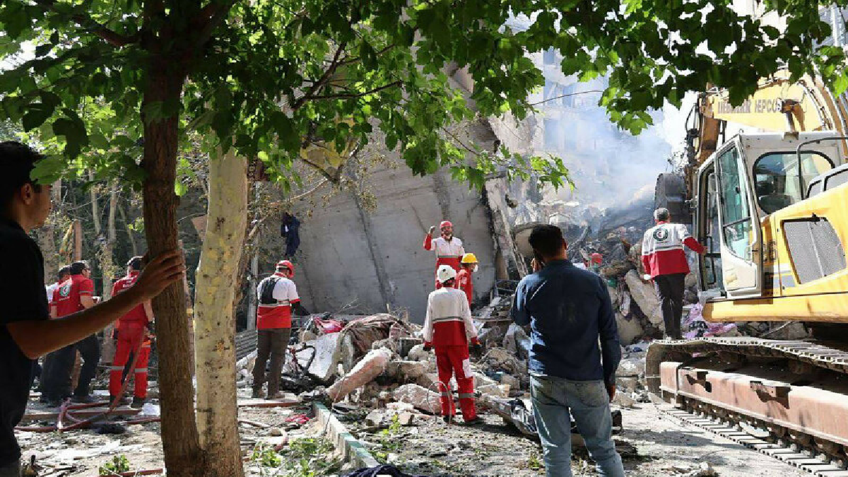 ইসরায়েলি হামলায় দুইদিনে ইরানে ১২৮ জন নিহত, আহত ৯০০