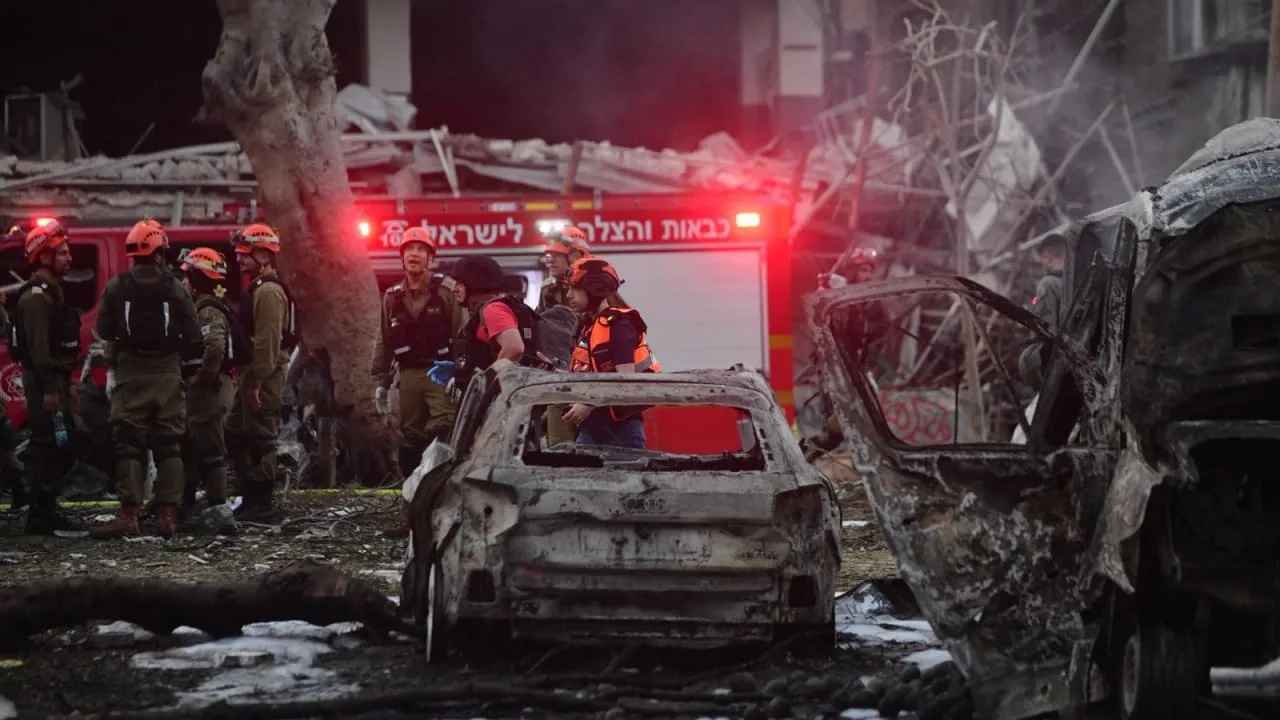 ইরানের ক্ষেপণাস্ত্র হামলায় ফের কাঁপল ইসরায়েল, বহু হতাহত