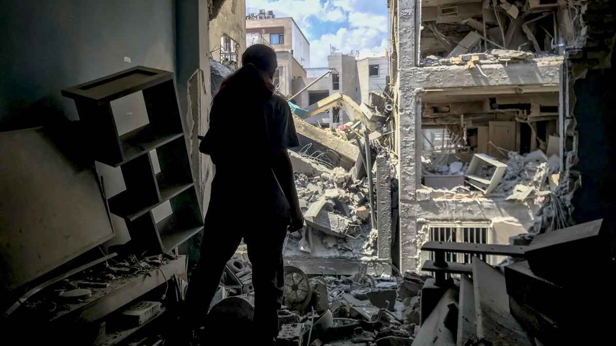 তেহরানে ইসরায়েলি হামলায় ২০ শিশুসহ নিহত ৬০