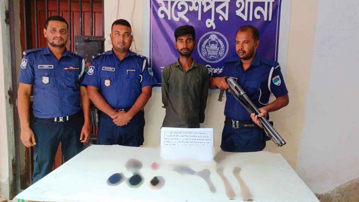 ঝিনাইদহে আগ্নেয়াস্ত্রসহ যুবক গ্রেফতার