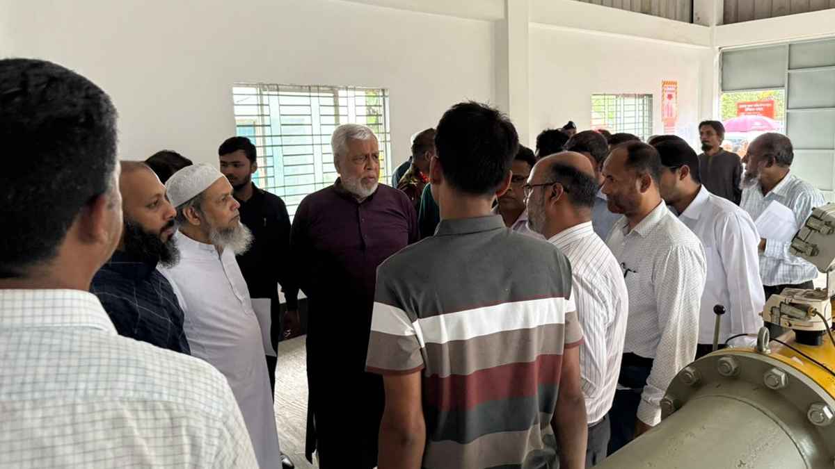 গ্যাস সংকট পরিদর্শনে তালহা ফেব্রিক্সে জ্বালানি উপদেষ্টা