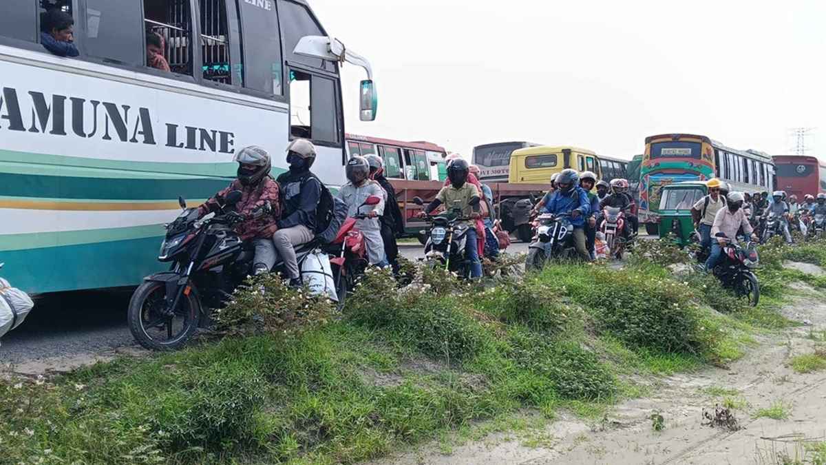 jamuna_setu_traffic_jam_Eid-Ul-Adha