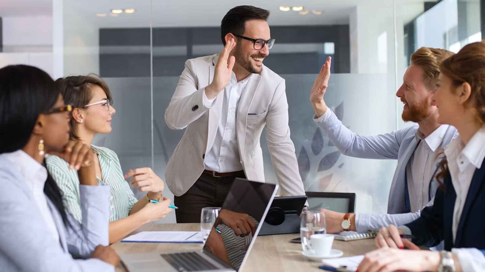 অভিজ্ঞ কর্মী নেবে আকিজ বেকারস