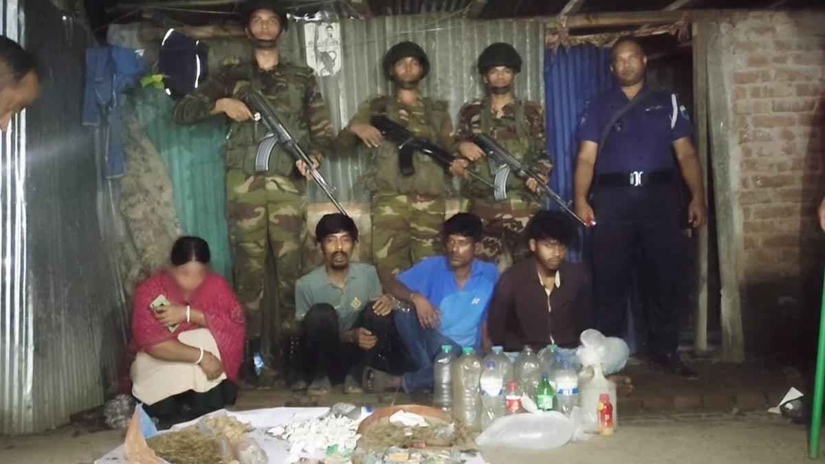 জয়পুরহাটে মাদকবিরোধী অভিযানে গ্রেফতার ৫