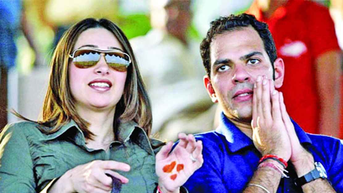 প্রাক্তন স্বামীর ১,০৩০০ কোটির সম্পত্তি, কতটা পাবেন কারিশমা