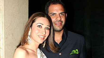 মারা গেলে কারিশমার প্রক্তান স্বামী