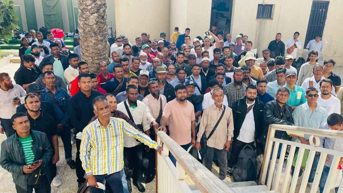 সকালে লিবিয়া থেকে দেশে ফিরছেন ১২৩ বাংলাদেশি