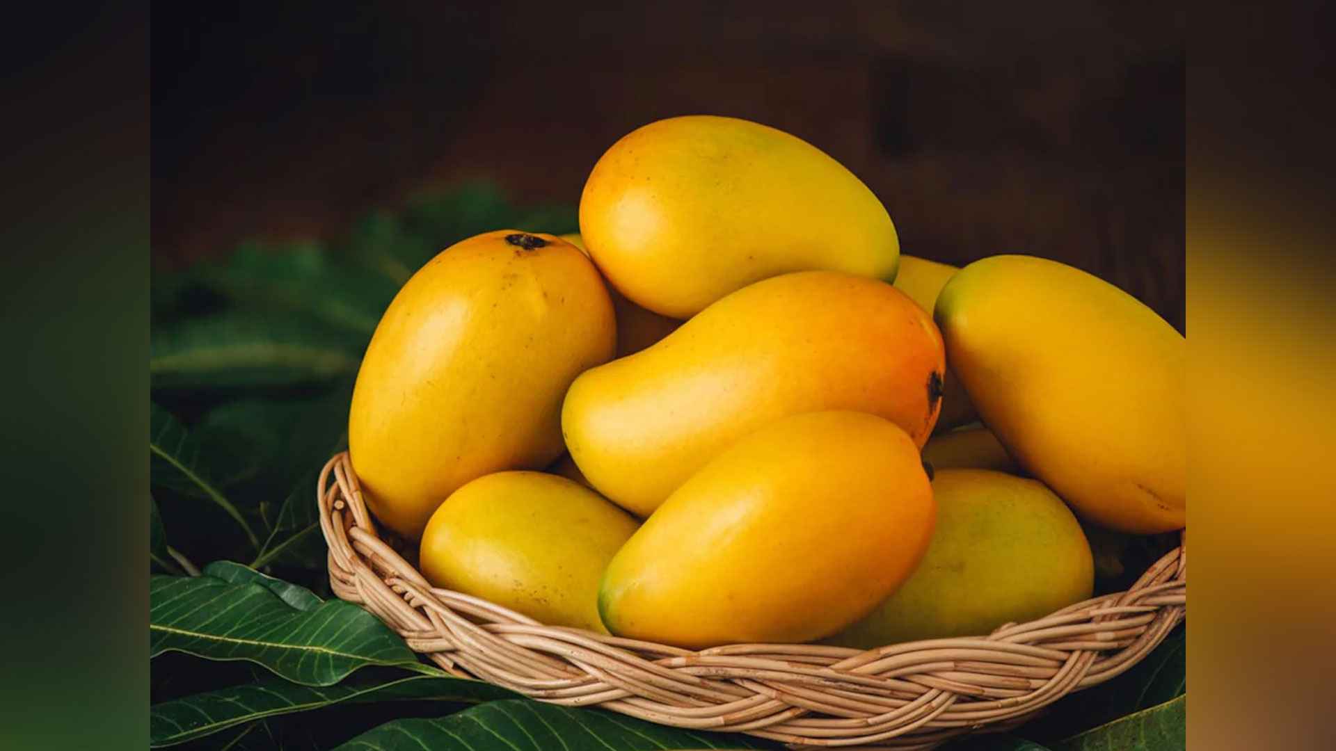 রাতের বেলায় আম খেলে কী হয়?