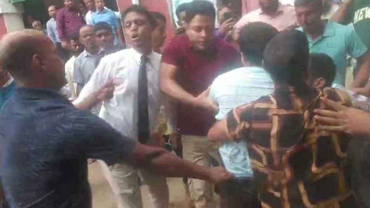 ময়মনসিংহে ডিবি পুলিশের সঙ্গে আইনজীবীর হাতাহাতি