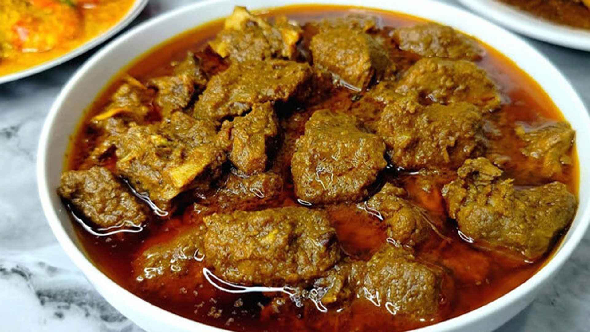 অতিরিক্ত গরুর মাংস খেলে বিপদ! হতে পারে এসব রোগ