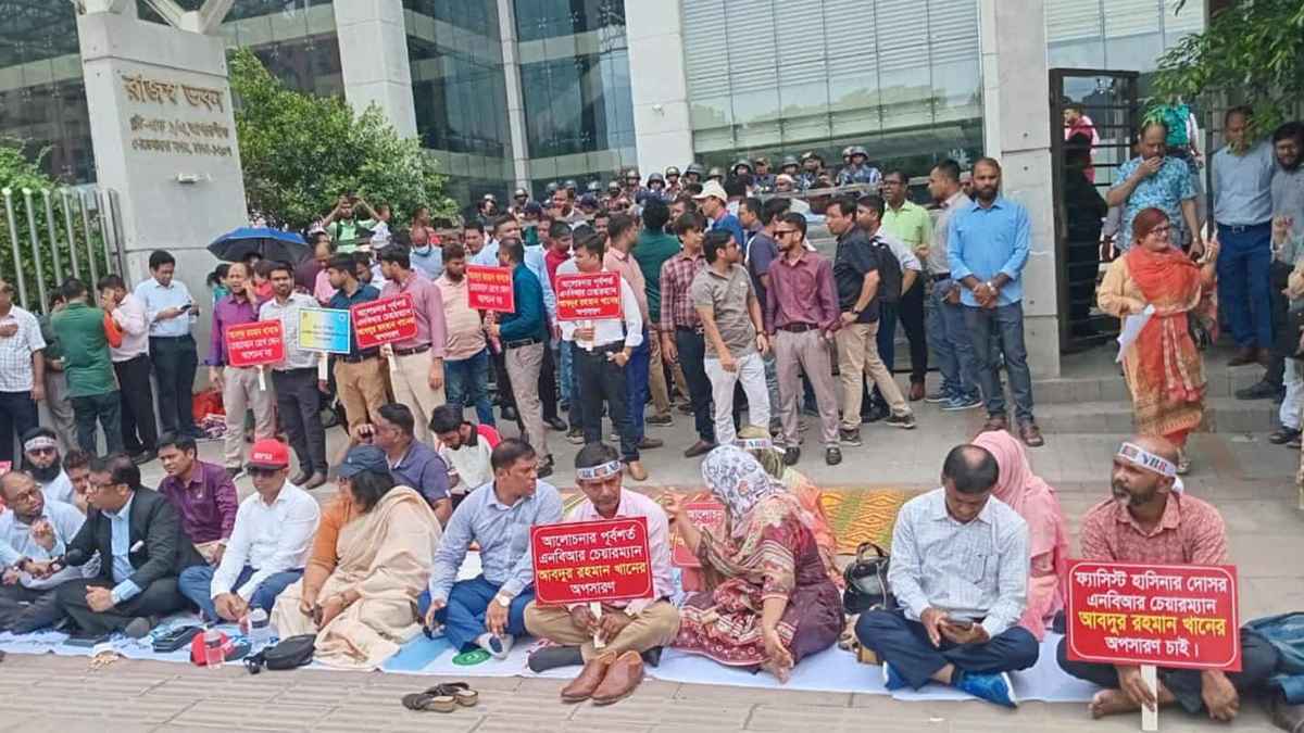 এনবিআরে দ্বিতীয় দিনের মতো চলছে শাটডাউন, স্থবির কার্যক্রম