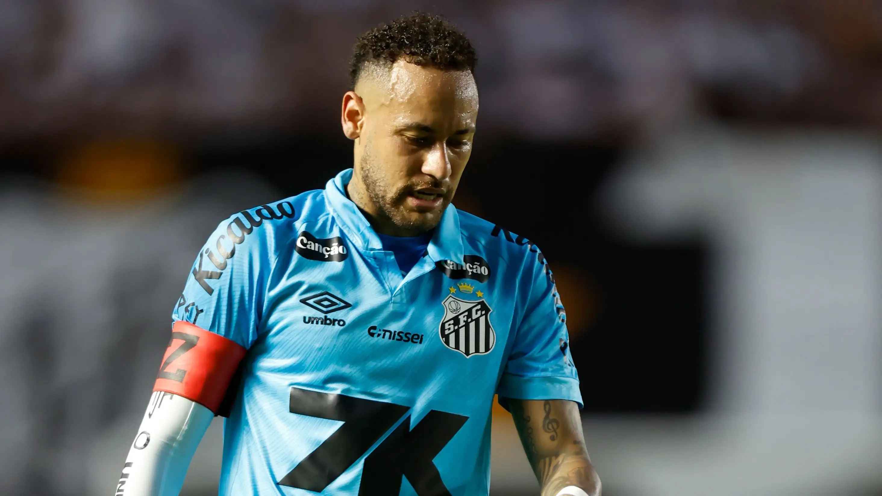 হাত দিয়ে গোল করে বিতর্কের জন্ম দিলেন নেইমার (ভিডিও)