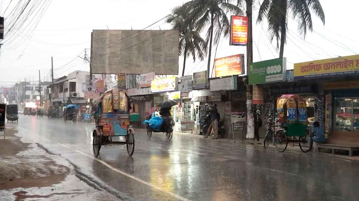 নীলফামারীতে তীব্র গরমের পর স্বস্তির বৃষ্টিপাত