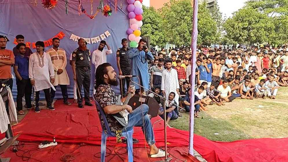 ঈদে কারাগারে বন্দিদের গান শোনালেন নোবেল