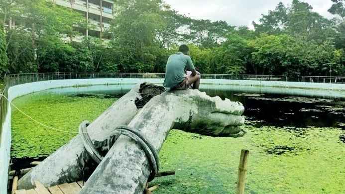 ‘অঞ্জলি লহ মোর’ ম্যুরাল ভাঙচুর, ১২০ জনের প্রতিবাদ