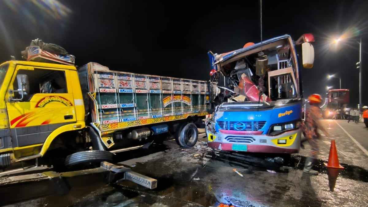 পদ্মা সেতুতে ভয়াবহ দুর্ঘটনা, চালকসহ নিহত ২