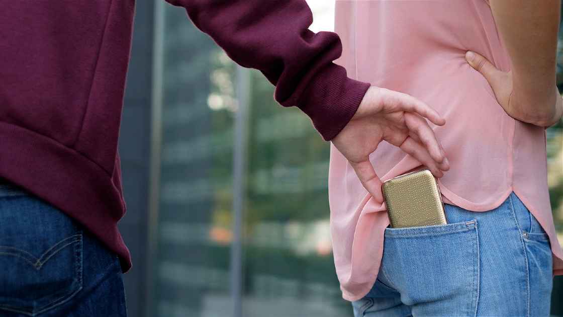 ফোন চুরি