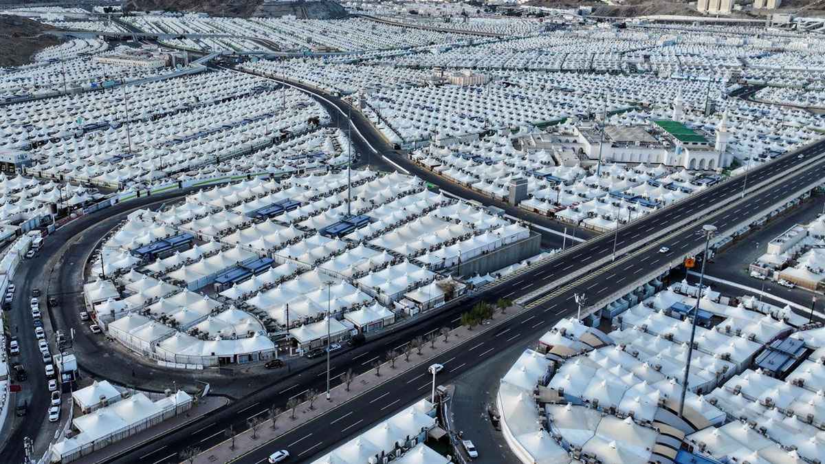 মিনায় বাংলাদেশি হাজিদের সেবায় ১৮ টিম, কে কোন দায়িত্বে?