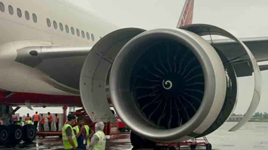 যুক্তরাষ্ট্র থেকে আসা এয়ার ইন্ডিয়ার বিমানের জরুরি অবতরণ