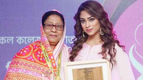 অসুস্থ পপির মা, খোঁজ নেন না অভিনেত্রী