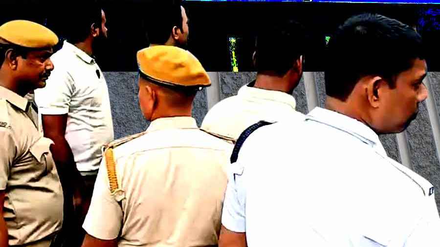 ভারতে কলেজ ক্যাম্পাসে ছাত্রীকে গণধর্ষণ