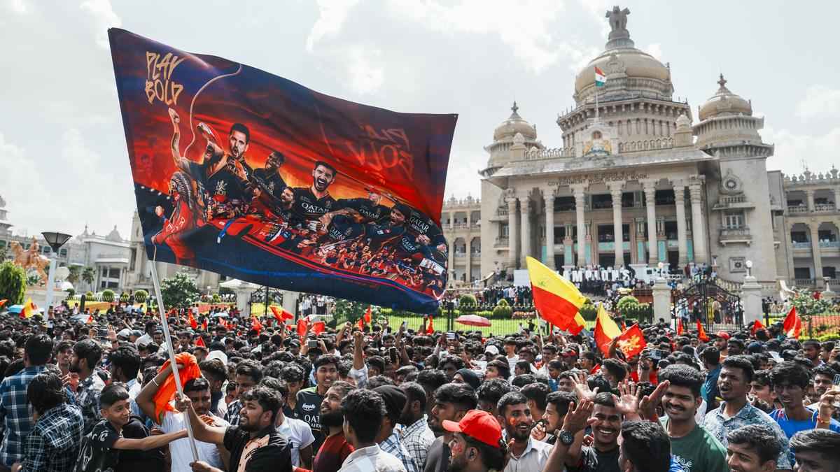 বেঙ্গালুরুর আইপিএল শিরোপা উৎসব রূপ নিল বিষাদে, নিহত ১০!