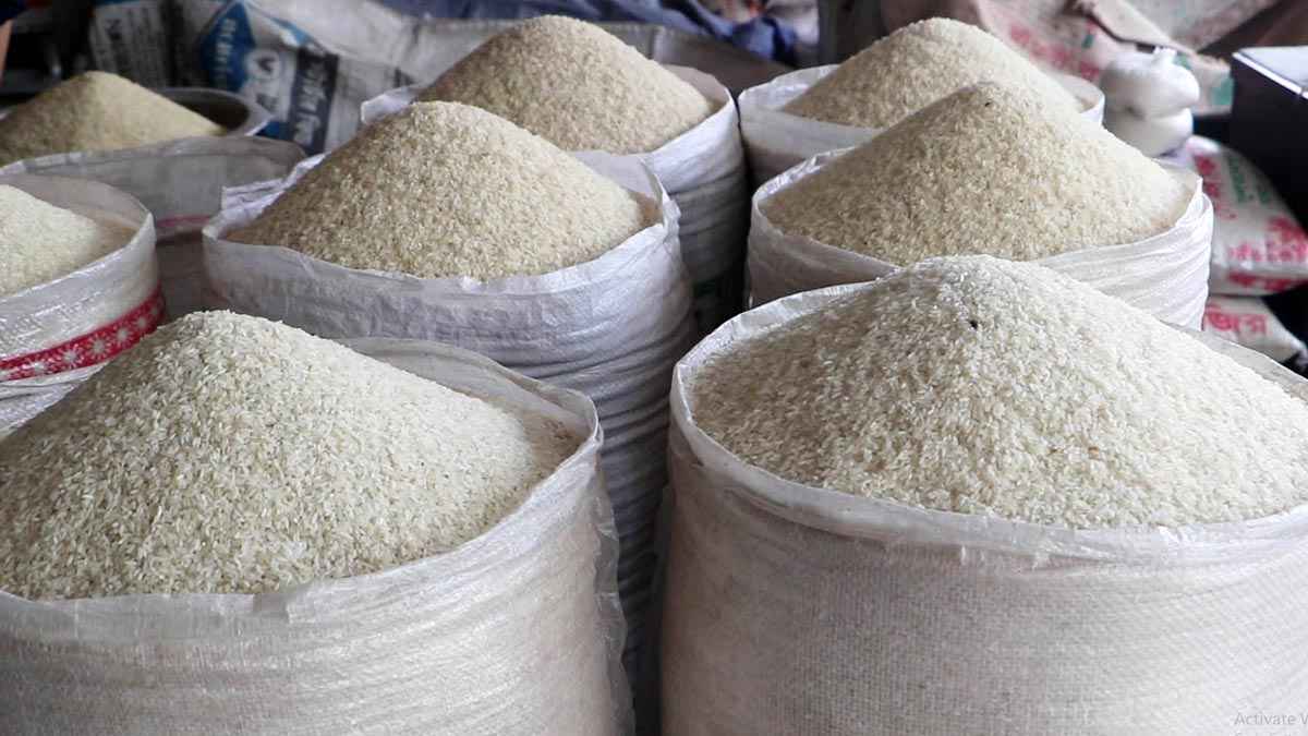 নওগাঁয় অস্থির চালের বাজার, মজুদ করে দাম বাড়ানোর অভিযোগ