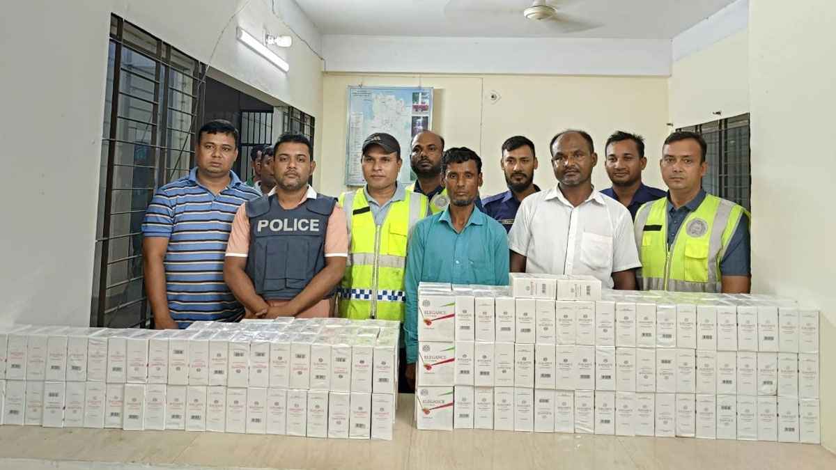 মৌলভীবাজারে ৫২ হাজার শলাকা বিদেশি সিগারেট জব্দ, আটক ২