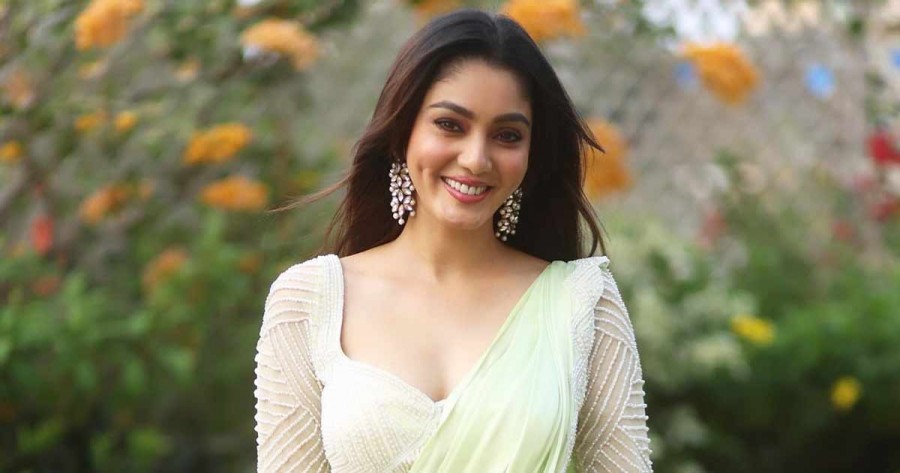 sana-makbul_719226336_sm sana-makbul_719226336_sm