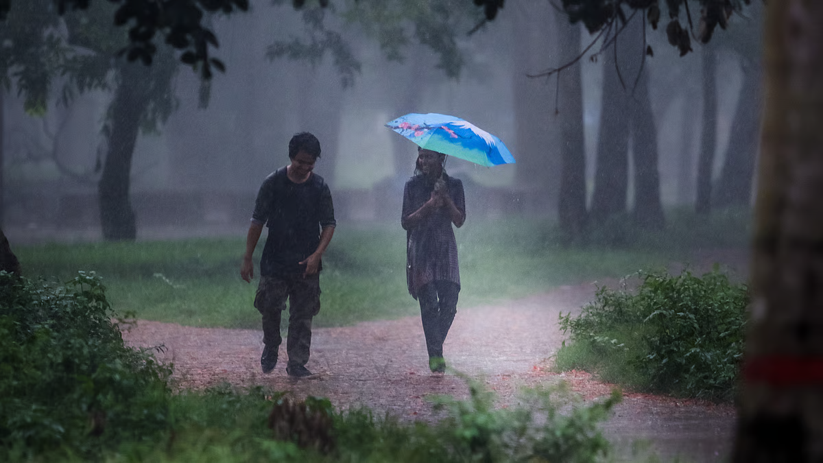 বাদলের ধারা নেই তবুও এসেছে আষাঢ়