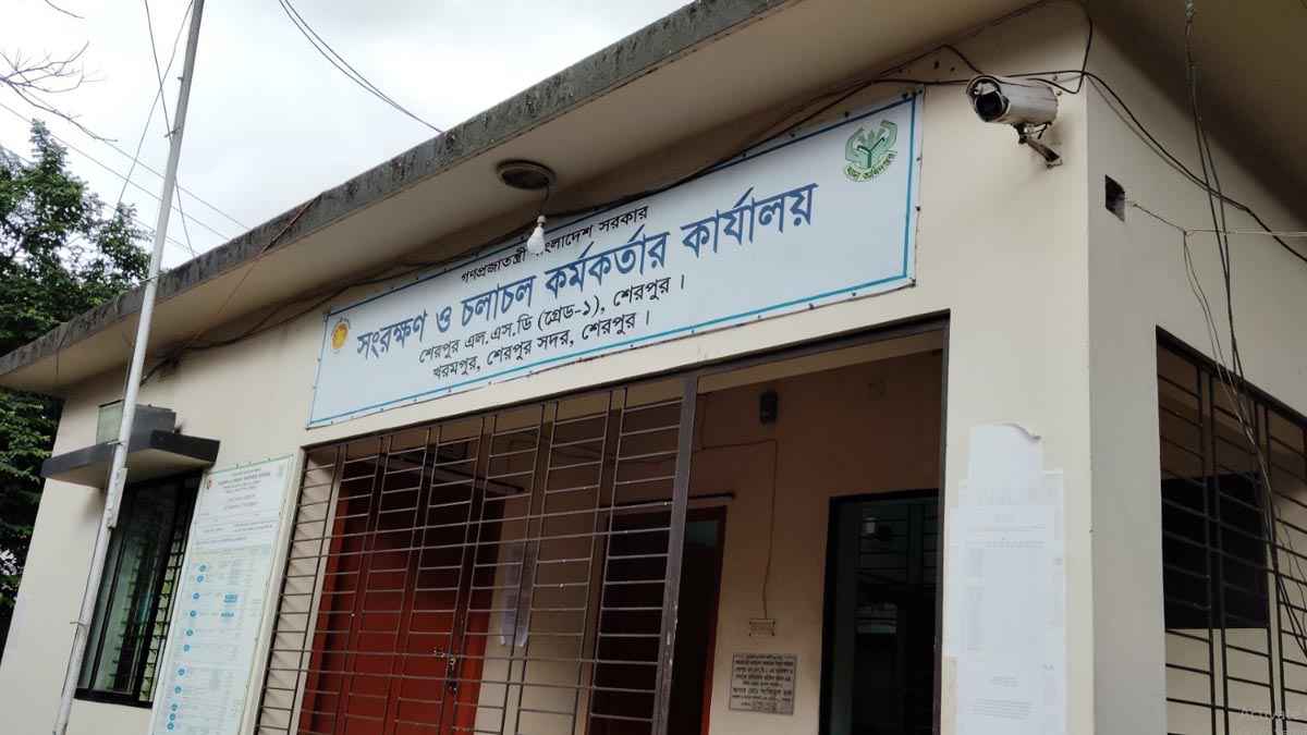 খাদ্য গুদামের সিন্ডিকেটের কবলে ৪০০ কৃষক