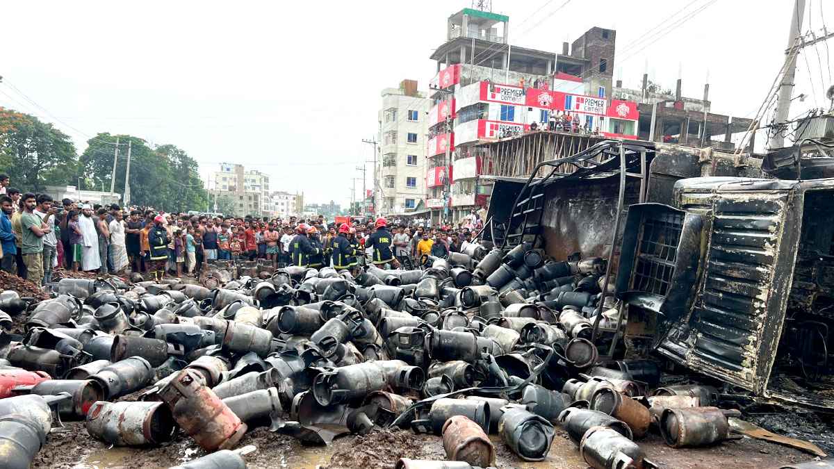 শতাধিক সিলিন্ডার বিস্ফোরণ: পরিবহনে অবহেলা, নিরাপত্তা উপেক্ষিত