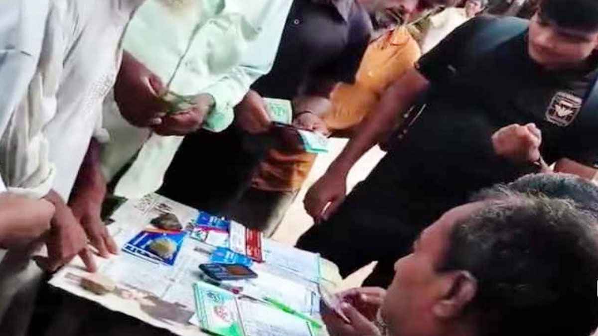 গাইবান্ধায় যাত্রী জিম্মি করে অতিরিক্ত ভাড়া আদায়ের অভিযোগ