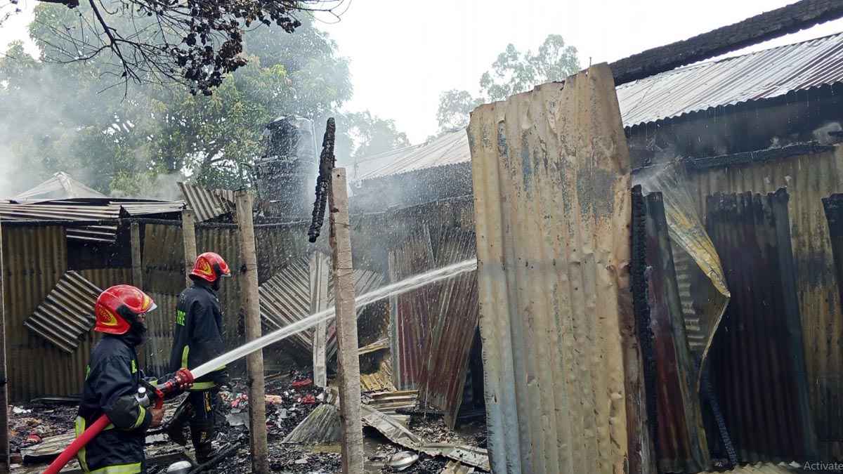 টাঙ্গাইলে যৌনপল্লীতে আগুন, পুড়লো ১২ ঘর