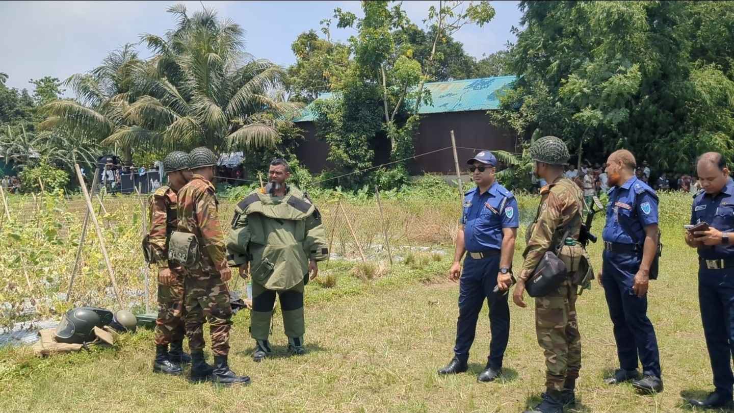সুনামগঞ্জে মরিচ খেতে মিলল গ্রেনেড, নিষ্ক্রিয় করল সেনাবাহিনী