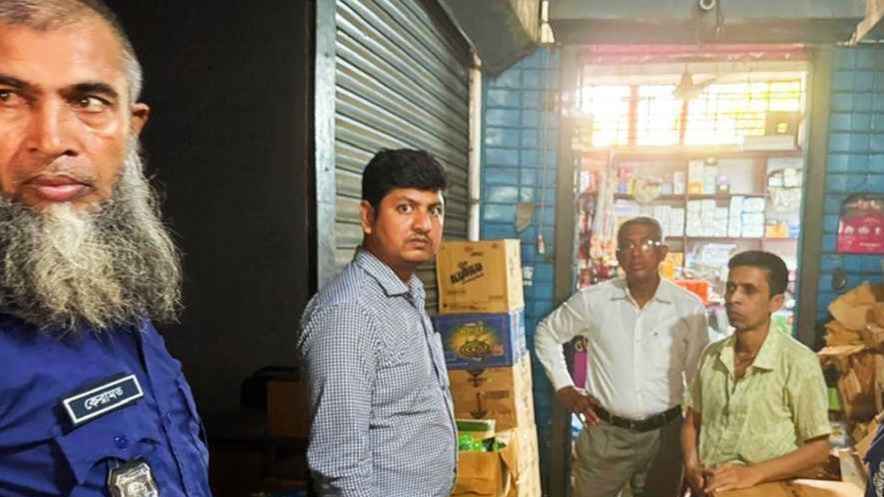 সিগারেটের অতিরিক্ত দাম রাখায় দোকানিকে ২০ হাজার টাকা জরিমানা