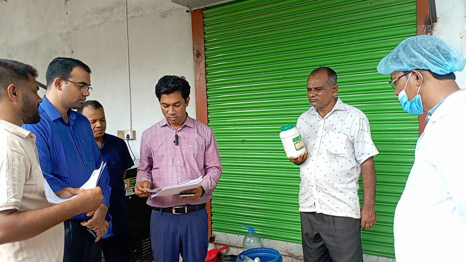 নাজিরপুরে অবৈধ আইসক্রিম কারখানা সিলগালা, ২ লাখ টাকা জরিমানা