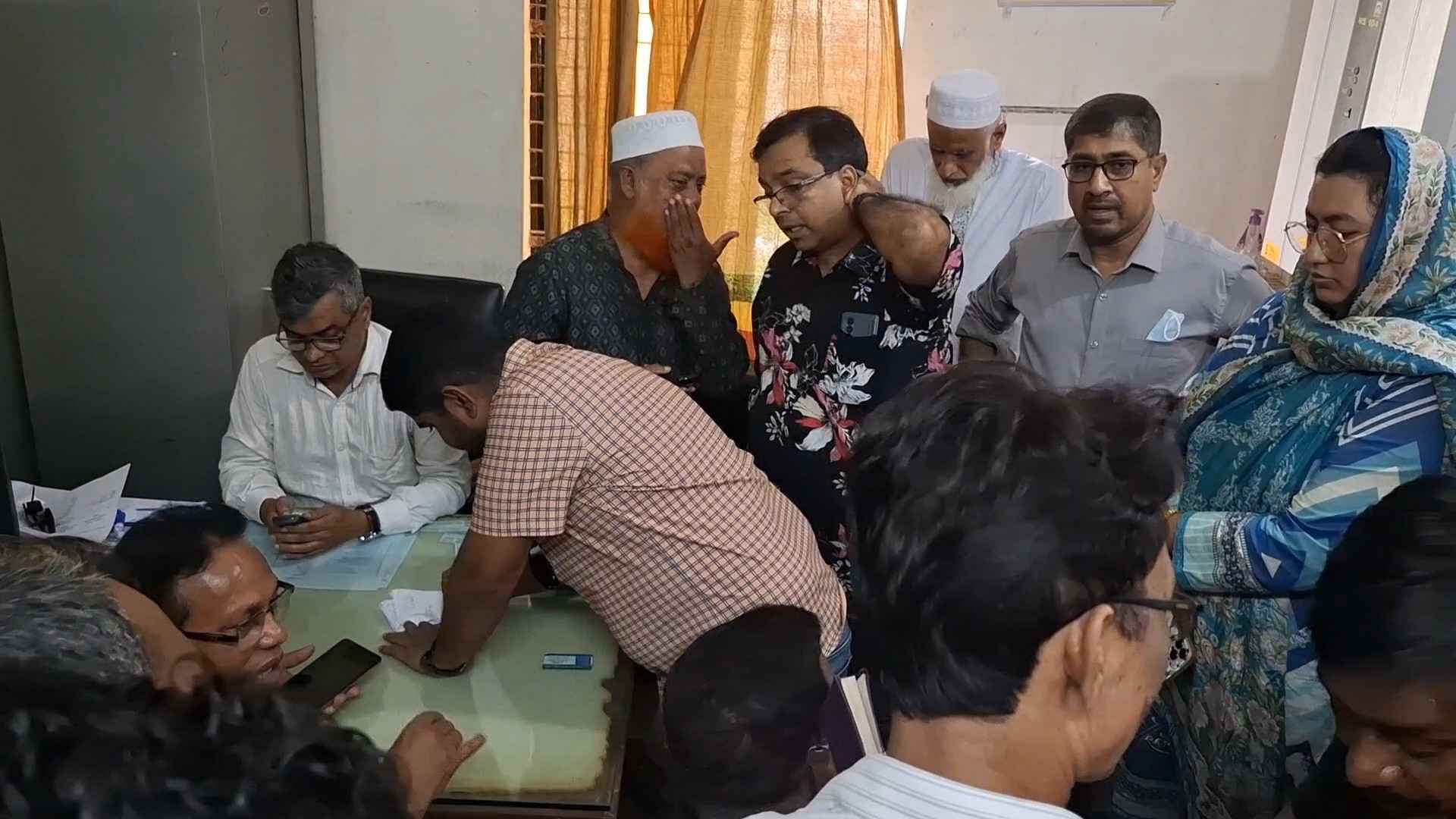 চিকিৎসক দম্পতির হামলায় সাংবাদিকসহ আহত ২