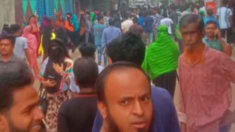 এক কারখানায় অসন্তোষ, ৮ গার্মেন্টস বন্ধ করে দিল শ্রমিকরা