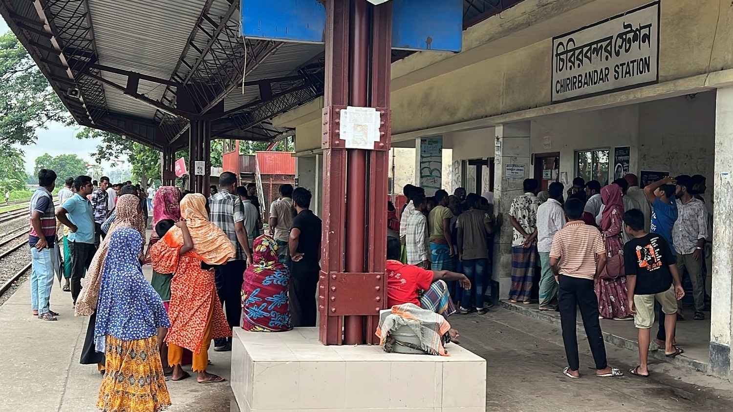 দিনাজপুরে ট্রেনে কাটা পড়ে ২ জনের মৃত্যু