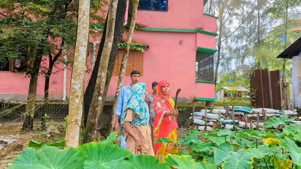 এইচএসসি পরীক্ষার আগে পানি নিষ্কাশনে বাধা, শিক্ষকদের ওপর হামলার অভিযোগ